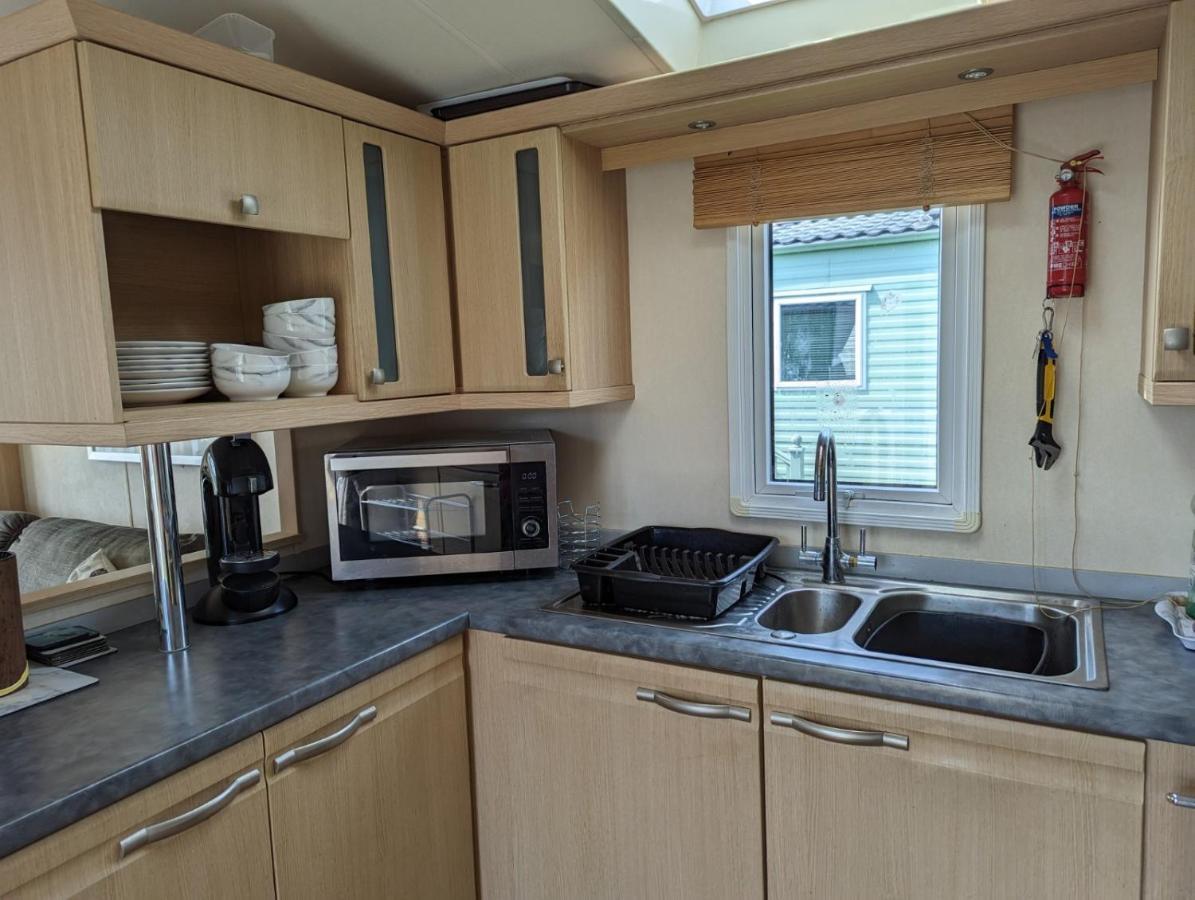 6 Berth Holiday Home On Ocean Edge Near Morecambe Хейшъм Екстериор снимка