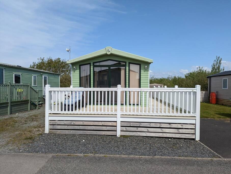 6 Berth Holiday Home On Ocean Edge Near Morecambe Хейшъм Екстериор снимка
