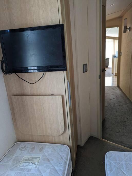 6 Berth Holiday Home On Ocean Edge Near Morecambe Хейшъм Екстериор снимка